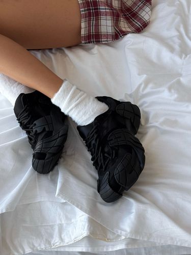 Кроссовки The Puh черного цвета