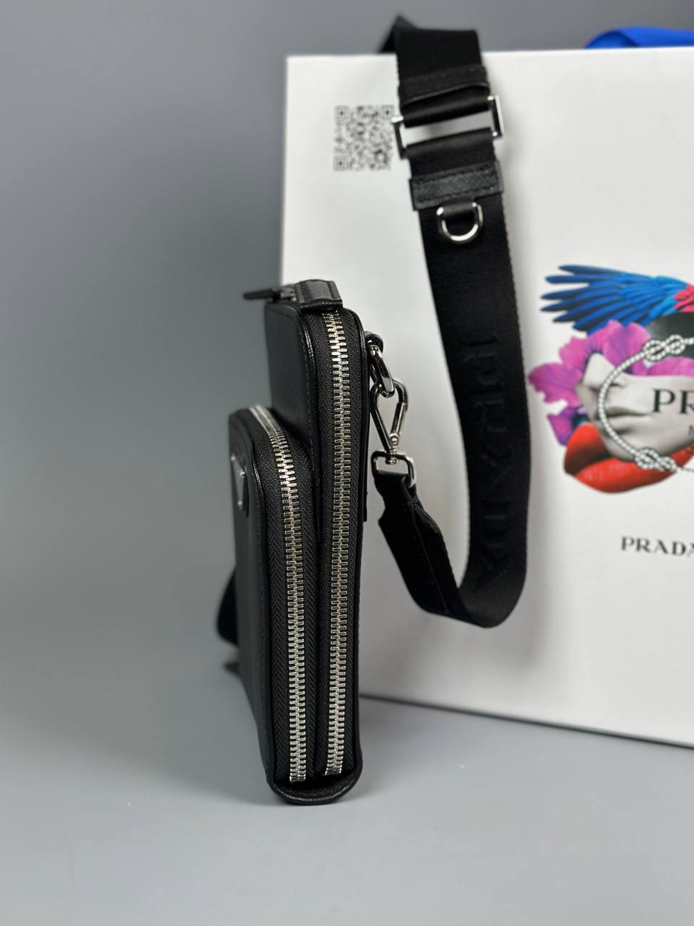 Кожаный чехол для iPhone Prada