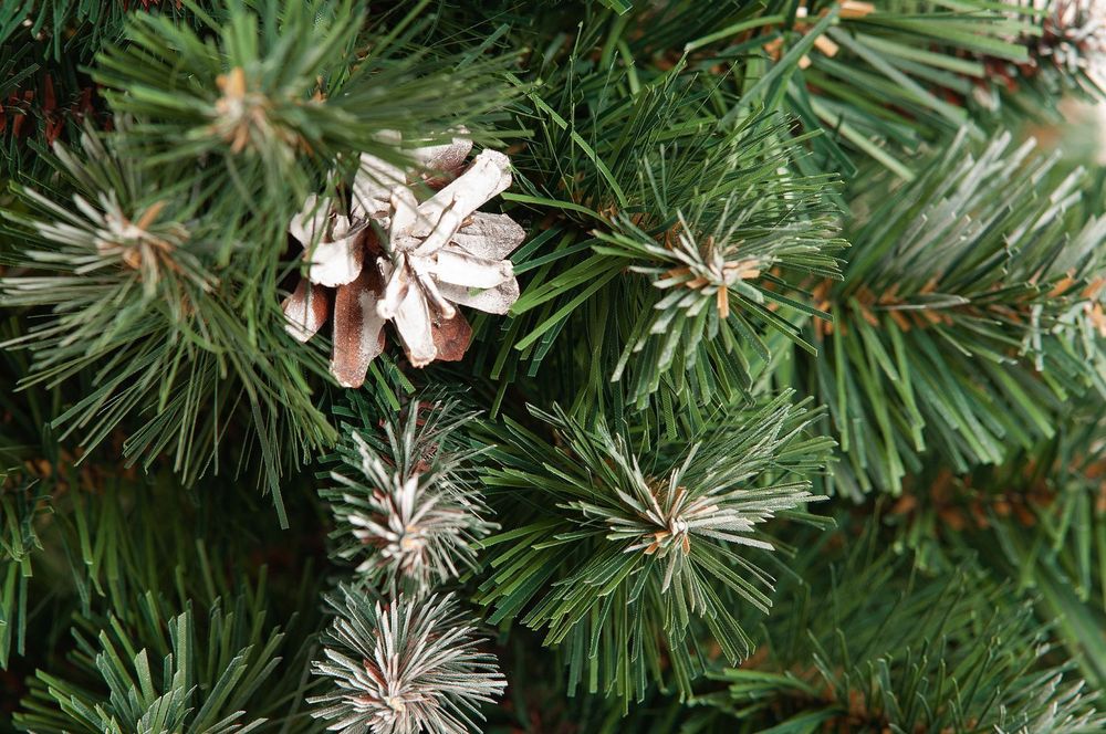 Настольная заснеженная елка с шишками «Снежная королева» (пвх) от 45 см до 90 см