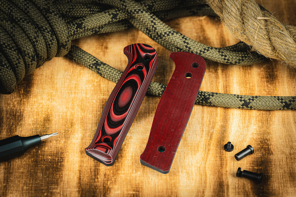 Накладки Forester, Intruder, Yeti из G10 Черно-Красные