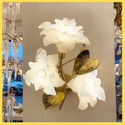 изысканное настенное бра в виде цветочного букета