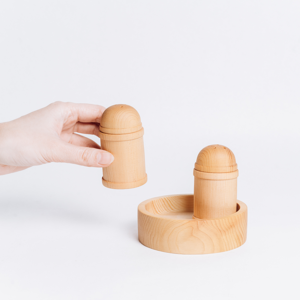 Деревянная солонка и перечница с подставкой из сибирского кедра. SP9