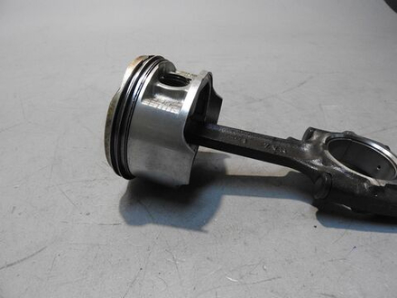 поршень с шатуном Honda X4 SC38 1