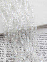 Бусины треугольные 4мм, прозрачный с переливом