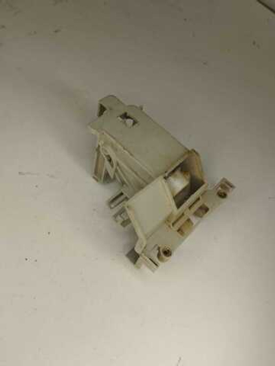 15 Замок для посудомоечной машины Whirlpool 1041102 б/у