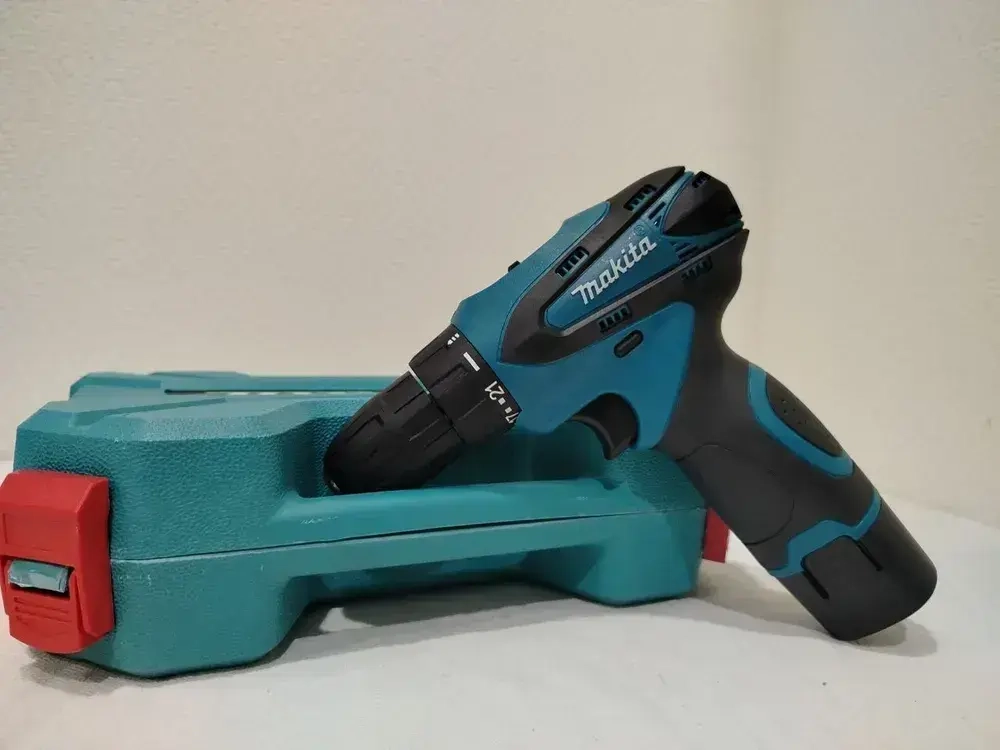 Дрель Шуруповерт Makita 18 v С набором