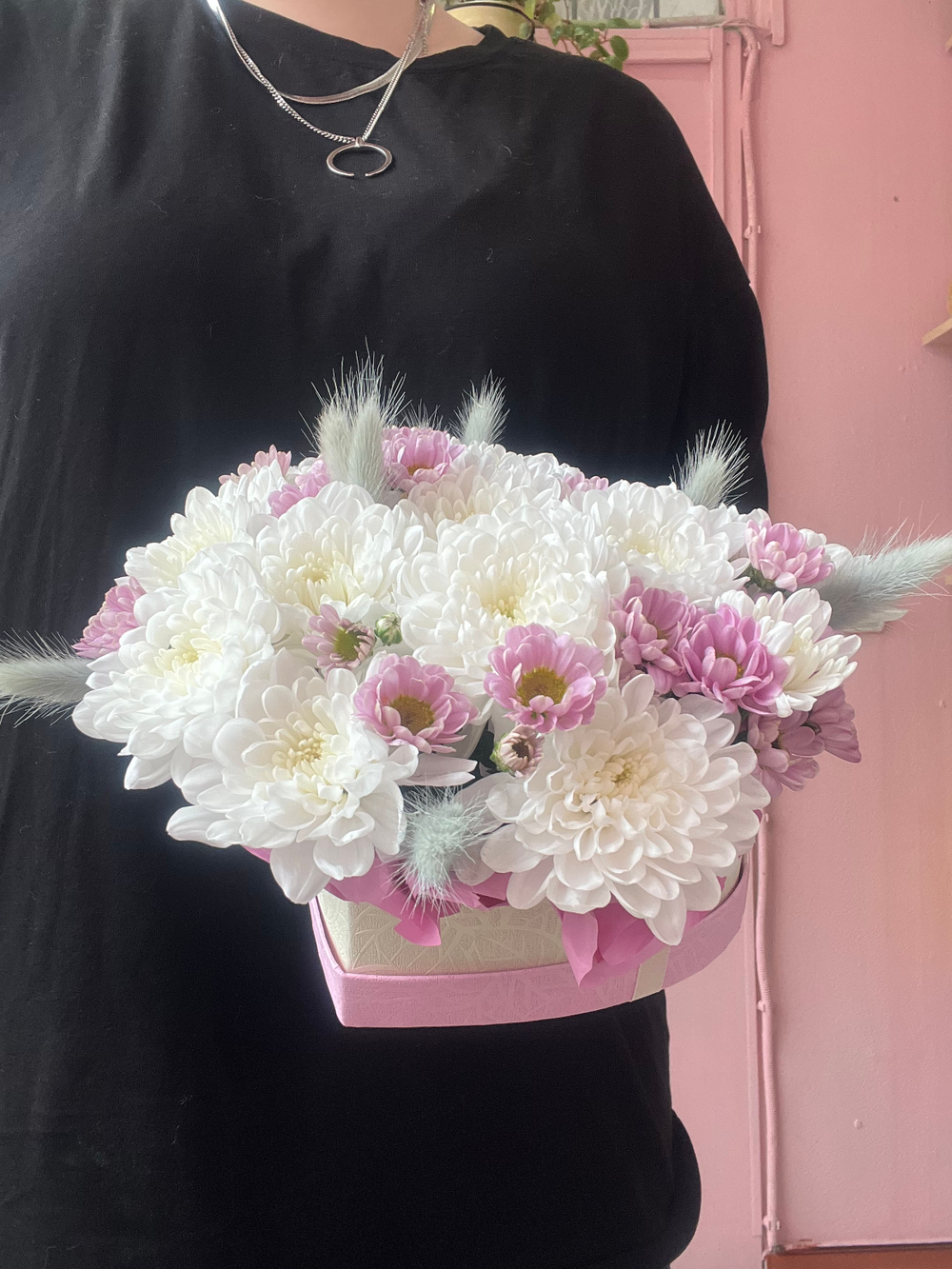 Композиция сердце из хризантем