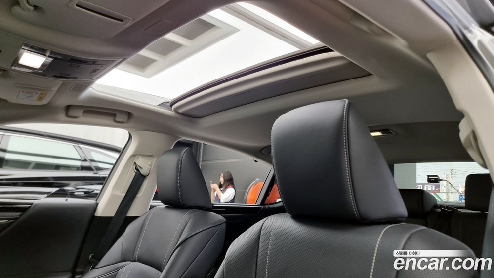 Lexus ES300h 7 Generation Executive (03.2021)