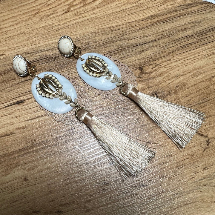 Клипсы ракушка каури овал ажурный веточка стразы подвеска кисточка цвет бежевый металл золотистый