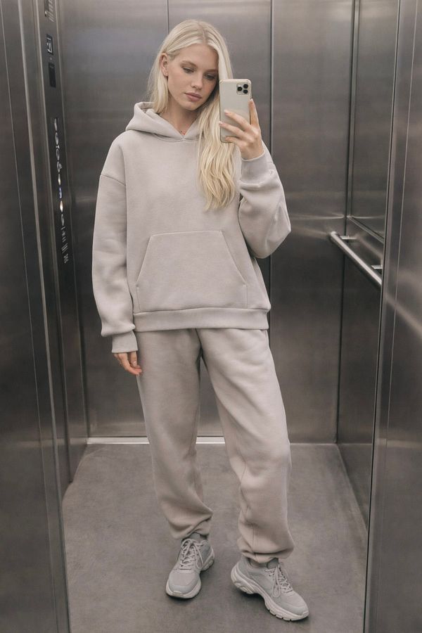 Утепленное худи свободного кроя цвета туман