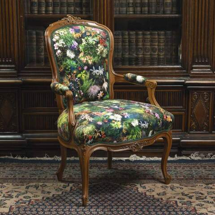 Кресло в стиле Людовика XV с летней обивкой