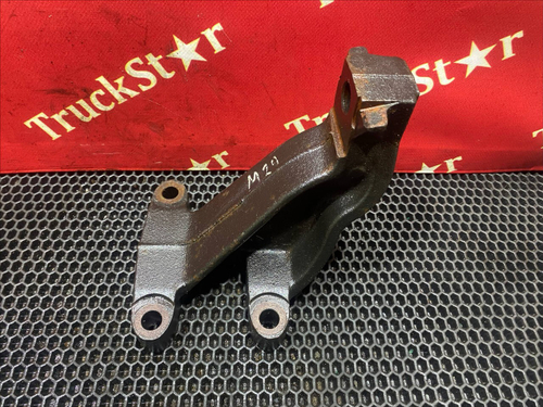 Кронштейн двигателя передний левый