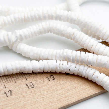 Ракушка бусины, размер около 5,2*1,5 мм, цена за отрезок 19 см (1/2 нити)