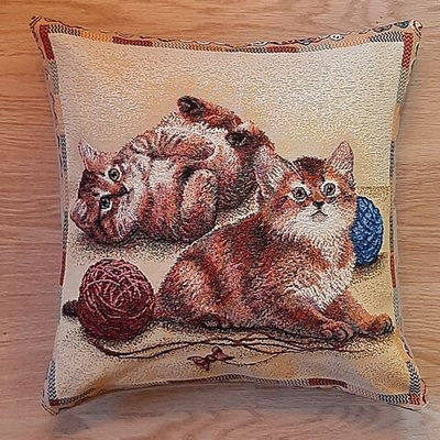 Декоративный гобеленовый чехол для интерьерной подушки Веселые котята 47*47