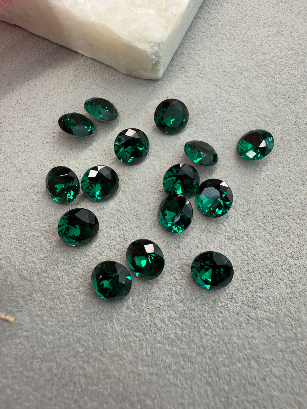 Шатон Chatone 8 мм (ss39), Emerald