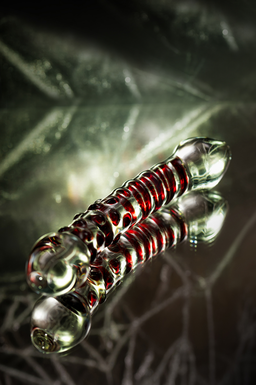 Фаллоимитатор Sexus Glass стеклянный с красными полосками 21 см