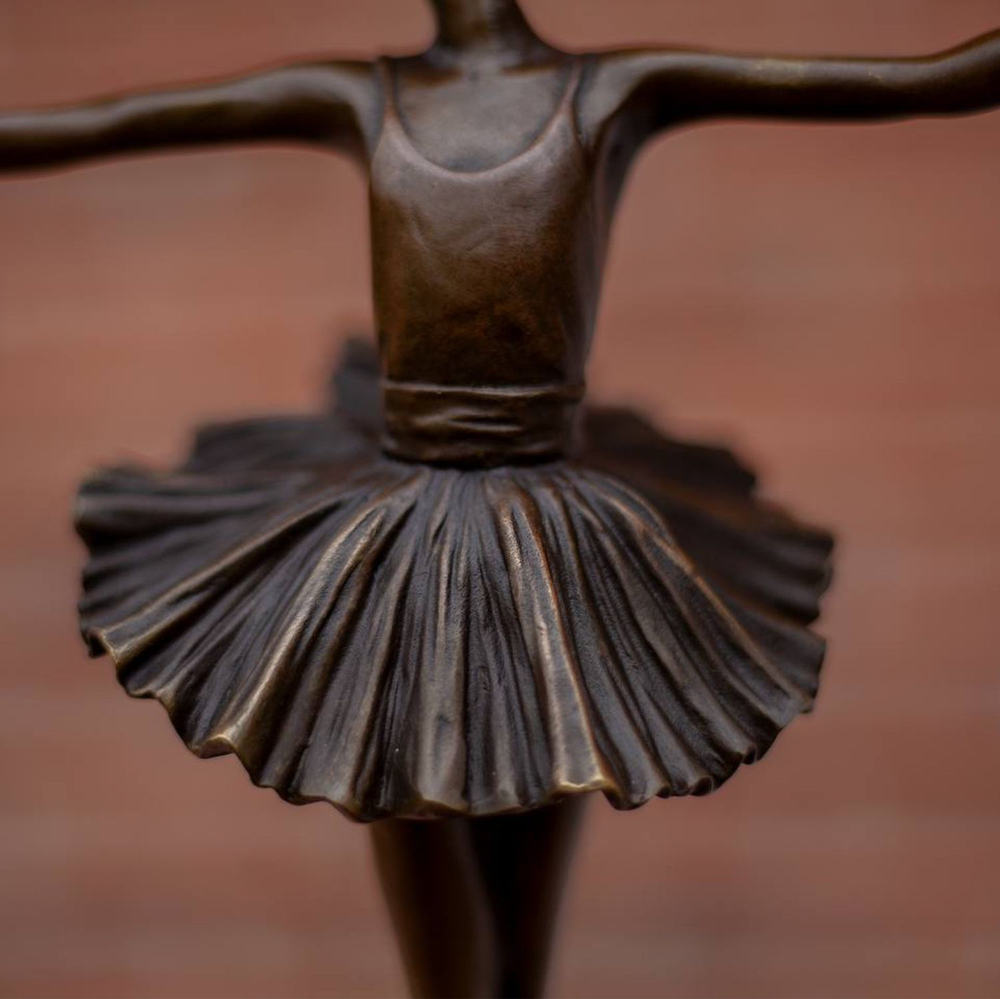 Бронзовая статуэтка