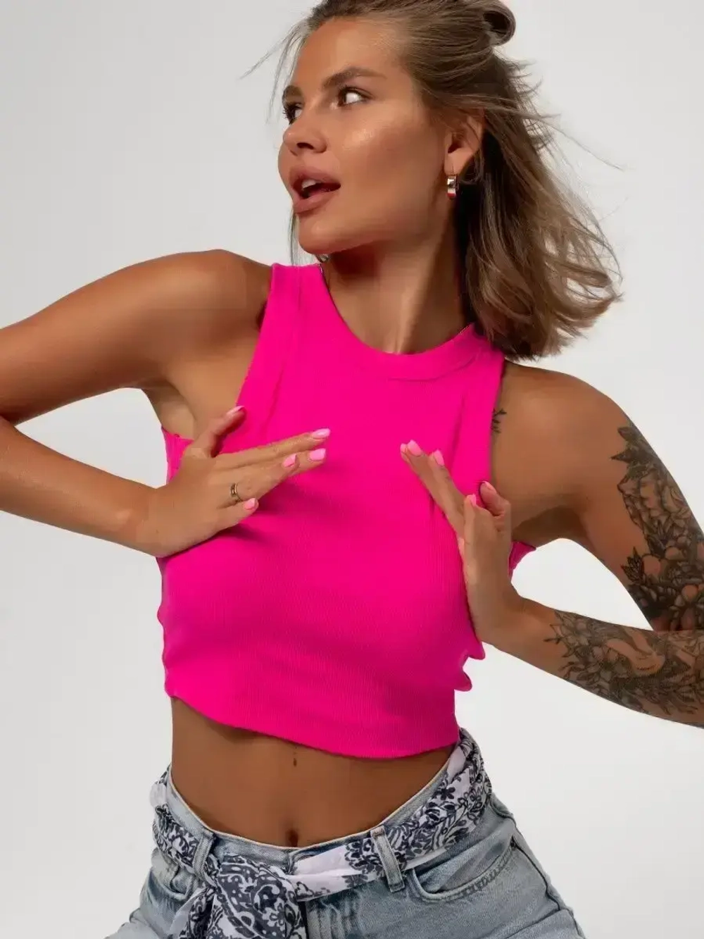 Спортивный кроп топ укороченный под пиджак