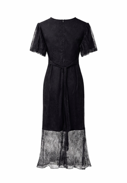 Платье из кружевного полотна