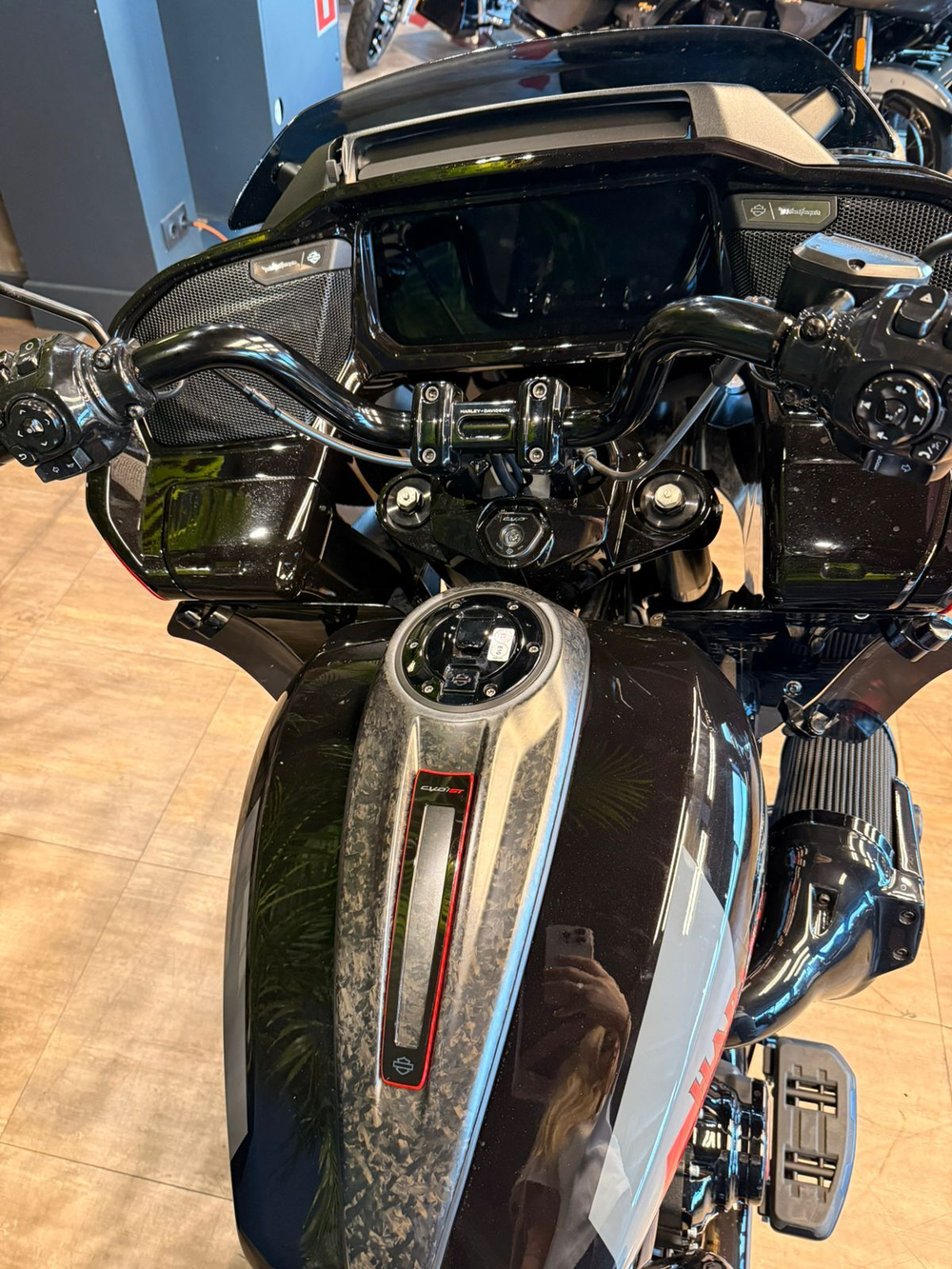 Harley-Davidson CVO Road Glide ST 121 (Hot Lap) 2025