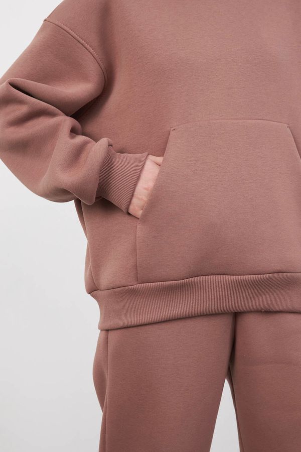 Утепленное худи свободного кроя цвета молочный шоколад