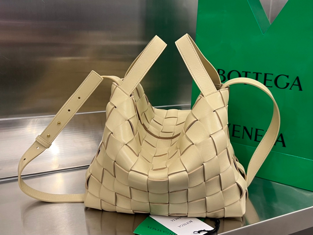Bottega Veneta Bowling Cassette 28 cm