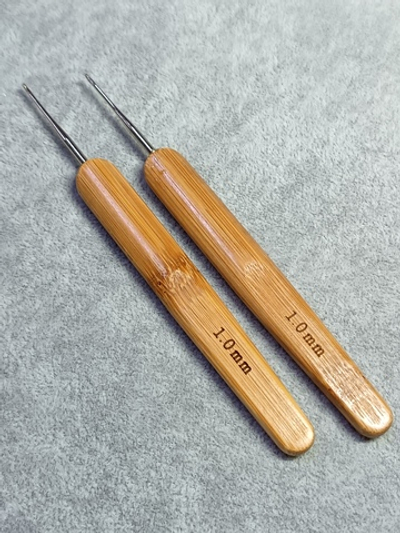 Крючок металлический с бамбуковой ручкой, 1 мм