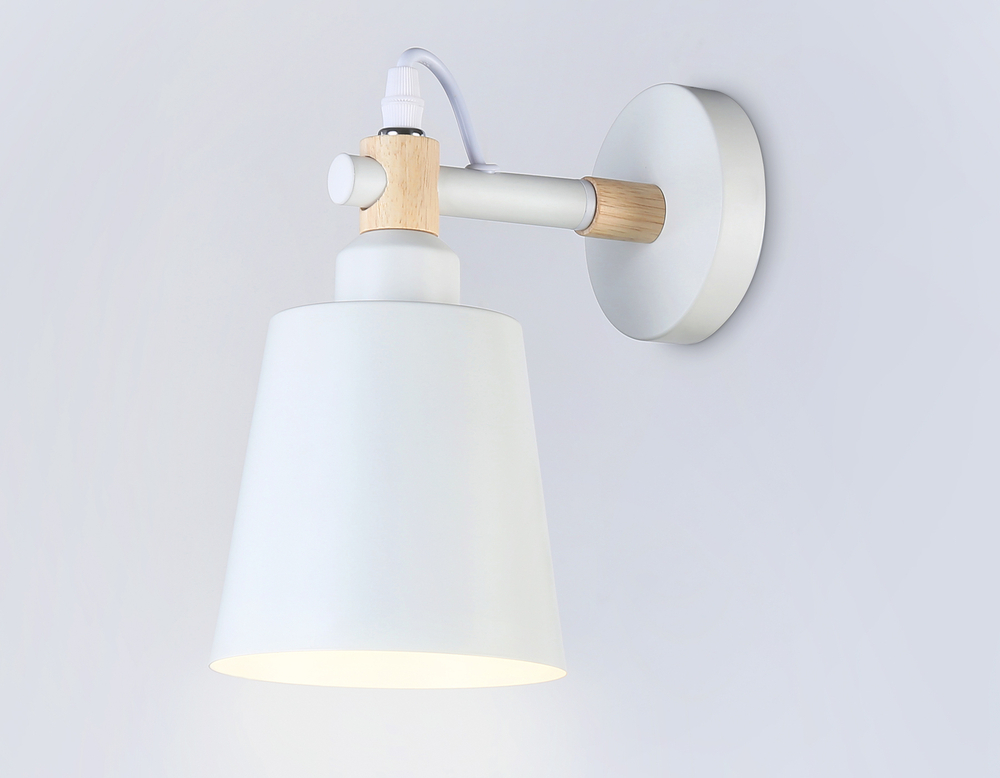 Настенный светильник со сменной лампой TR82212 WH/LW белый/светлое дерево E27 max 40W 230*130*190