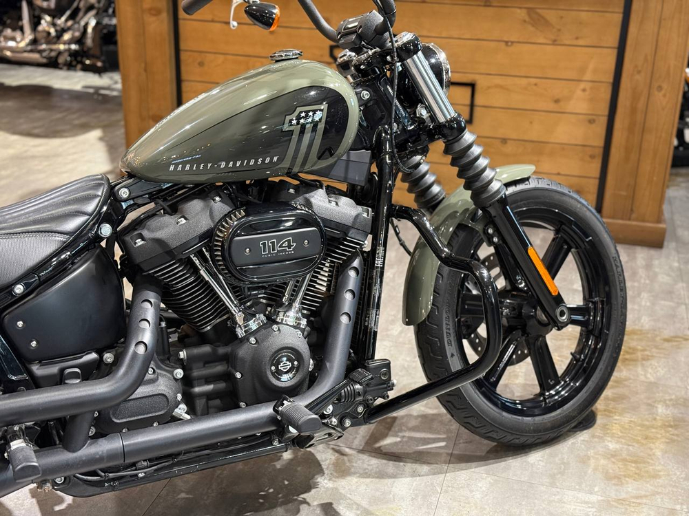 Harley-Davidson Street Bob (Deadwood Green)