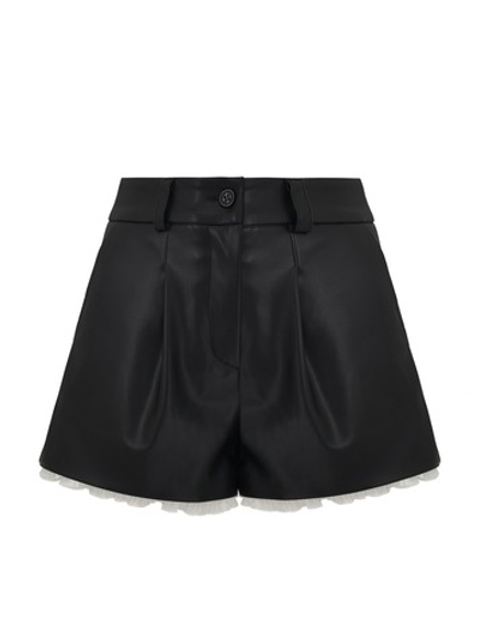 Шорты из эко-кожи с белой рюшкой, черный