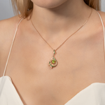 Подвеска «Зелёная ящерица» из красного золота с хризолитом и хромдиопсидами