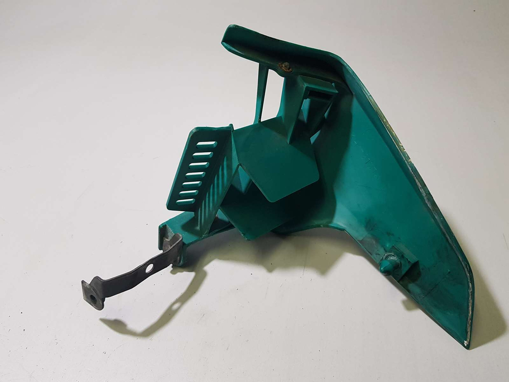 пластик бака правый Yamaha Serow 225 XT225 1KH 023339