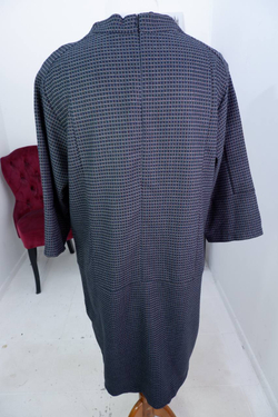 Платье Magda непринужденное и лаконичное, визуально на 50 размер, новое