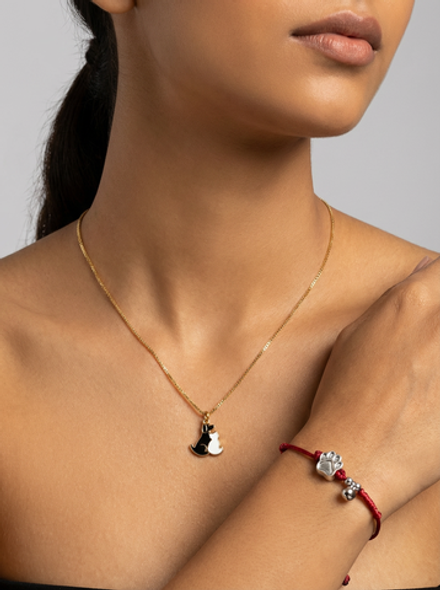 Комплект добра. Браслет из красной нити и цепочка с подвеской.