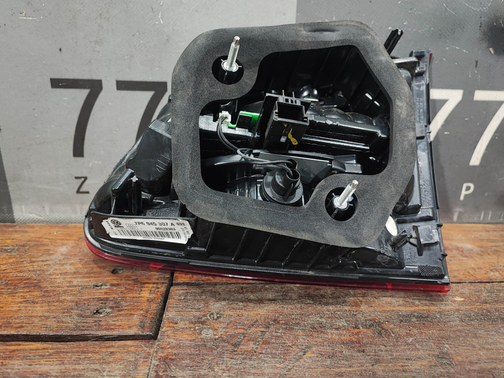 Фонарь задний левый Volkswagen Touareg 2 10-18 Б/У Оригинал 7P6945307A