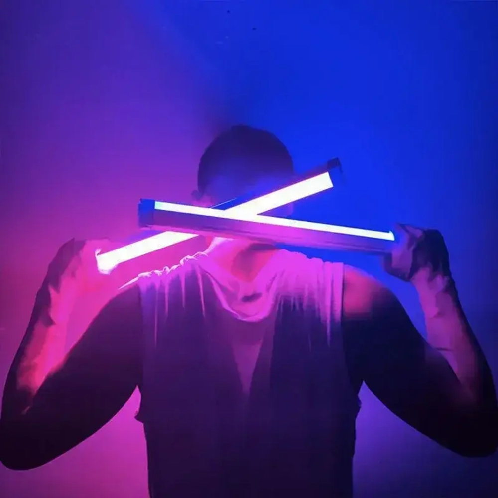 Трехцветную USB-перезаряжаемую лампу окружающего освещения можно использовать для подсветки фотографий.