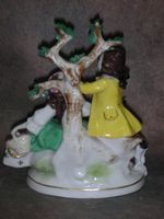 Статуэтка. Фарфор. Дети с козочкой. Scheibe-Alsbach. Германия