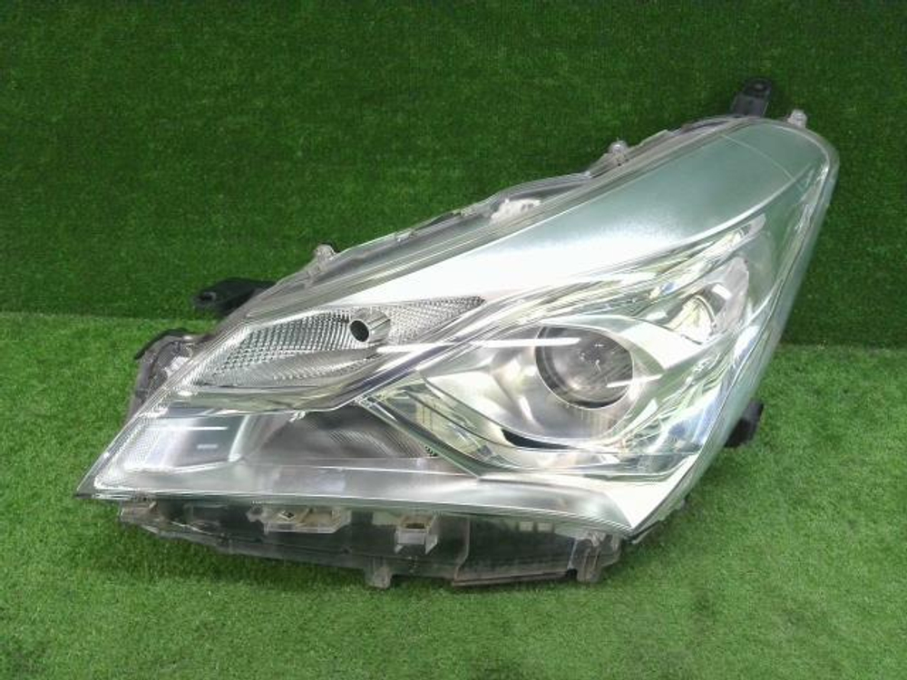 фара левая Toyota Vitz NSP130 135