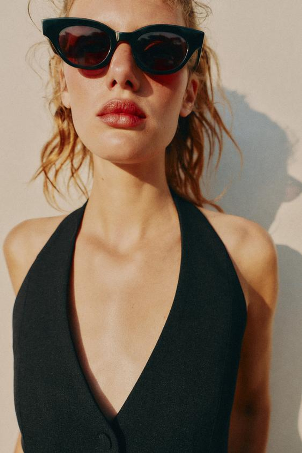 ZARA ТОП-ЖИЛЕТ ХАЛТЕР С ОБТЯЖНЫМИ ПУГОВИЦАМИ, ЧЕРНЫЙ