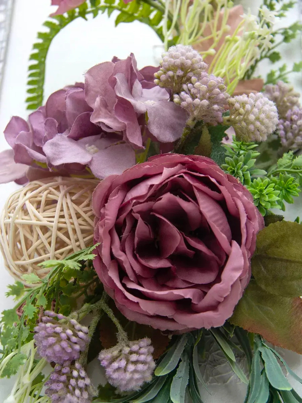 Настенная композиция с цветами в раме 67*32 см