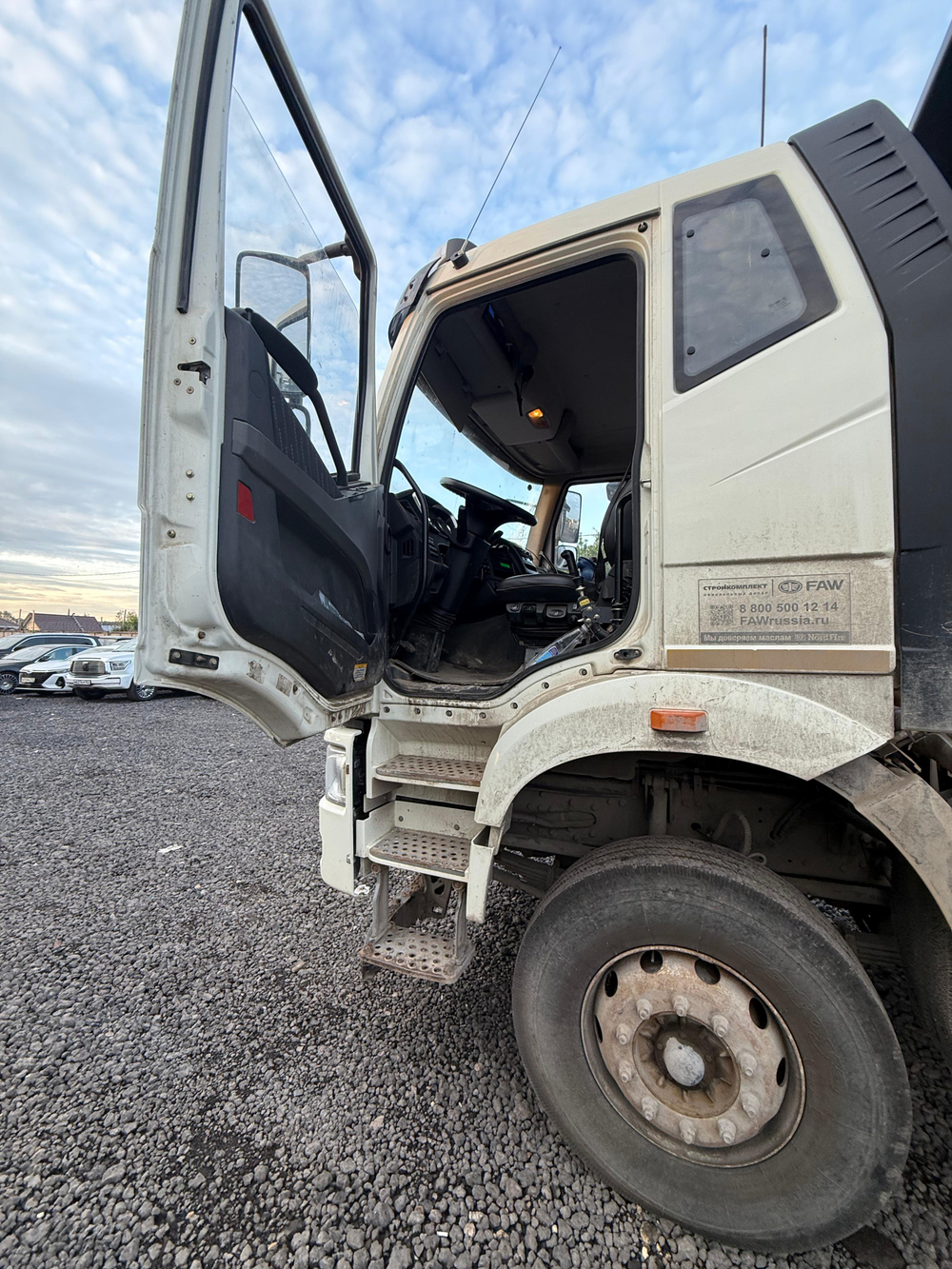 FAW J6 8x4 Самосвал СА3310Р66K24T4E5 (Дизельный, 11,1 л, 420 л.с., МТ)