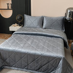 Велюровое покрывало в клетку с наволочками OVL038