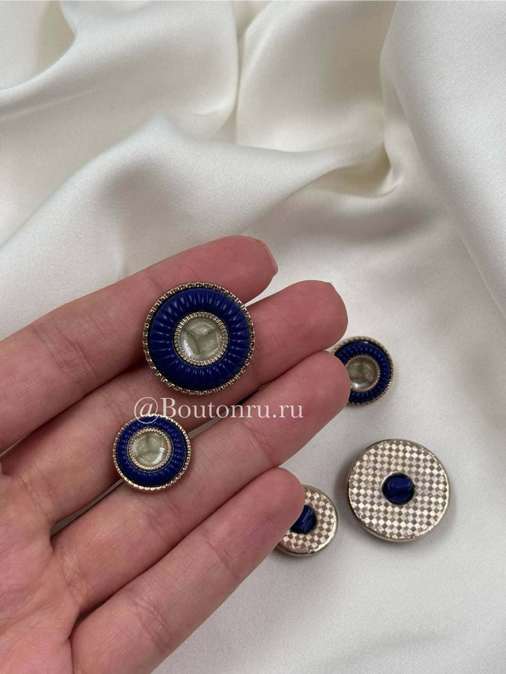 Пуговицы темно-синие золотистые с бежевой эмалью