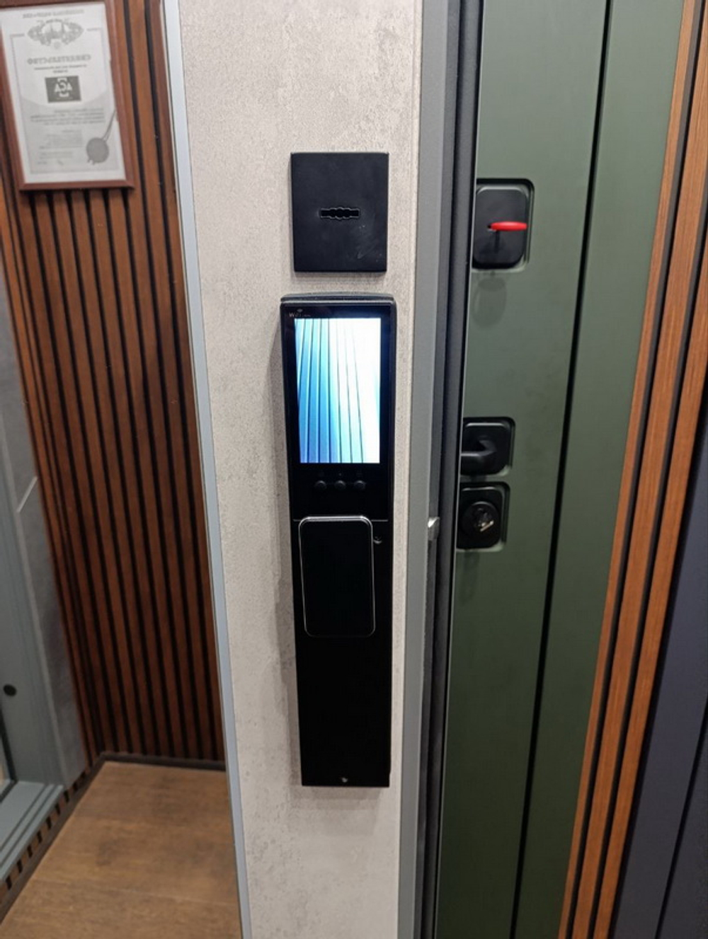 Стальная дверь "Дуэт Б" с зеркалом (биометрический замок К 06)