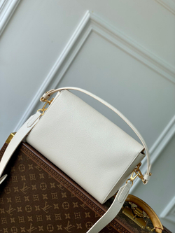 Louis Vuitton Soft Twist