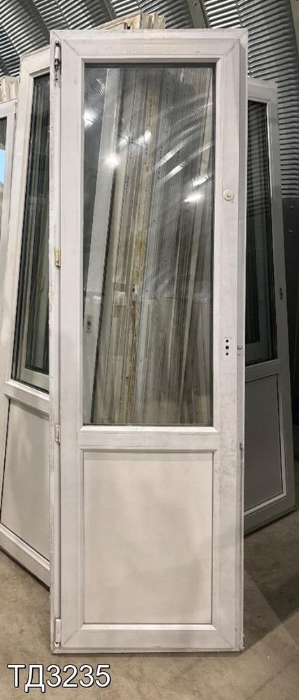 Дверь балконная пластиковая Б/У 2110(в) x 660(ш)