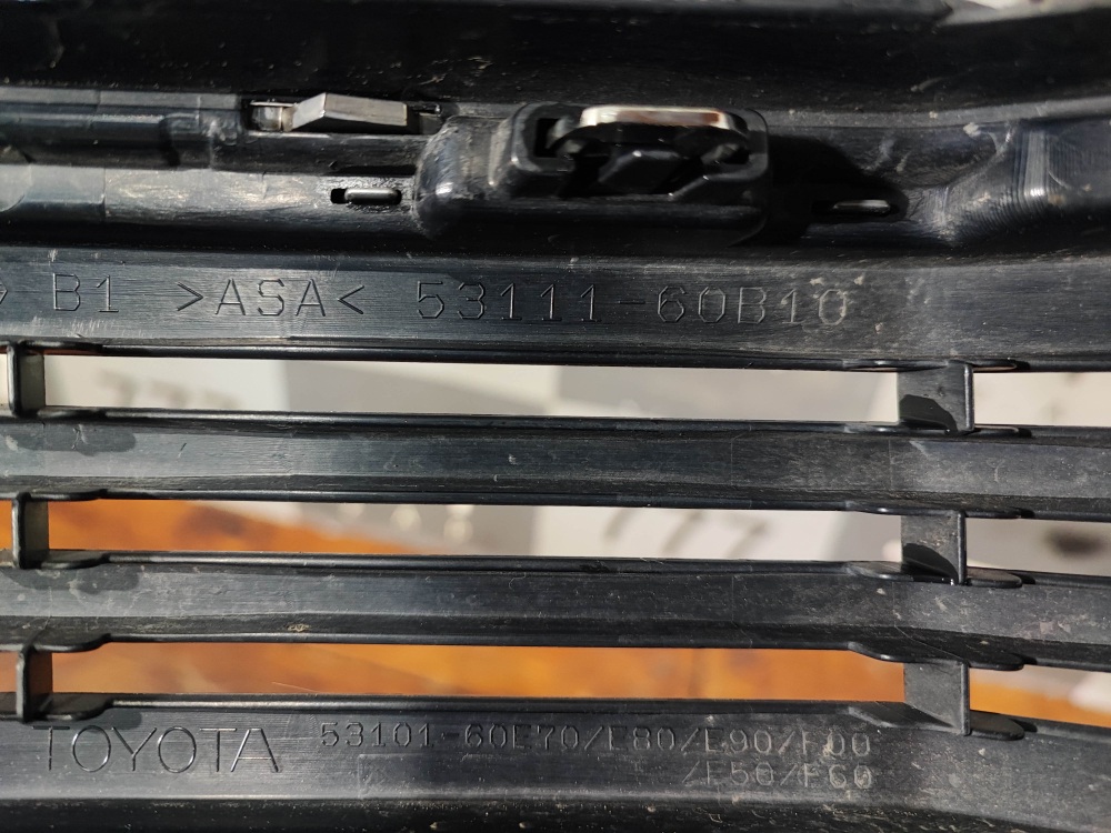 Решетка радиатора Toyota Land Cruiser Prado 150 17-нв Б/У Оригинал 5310160F60