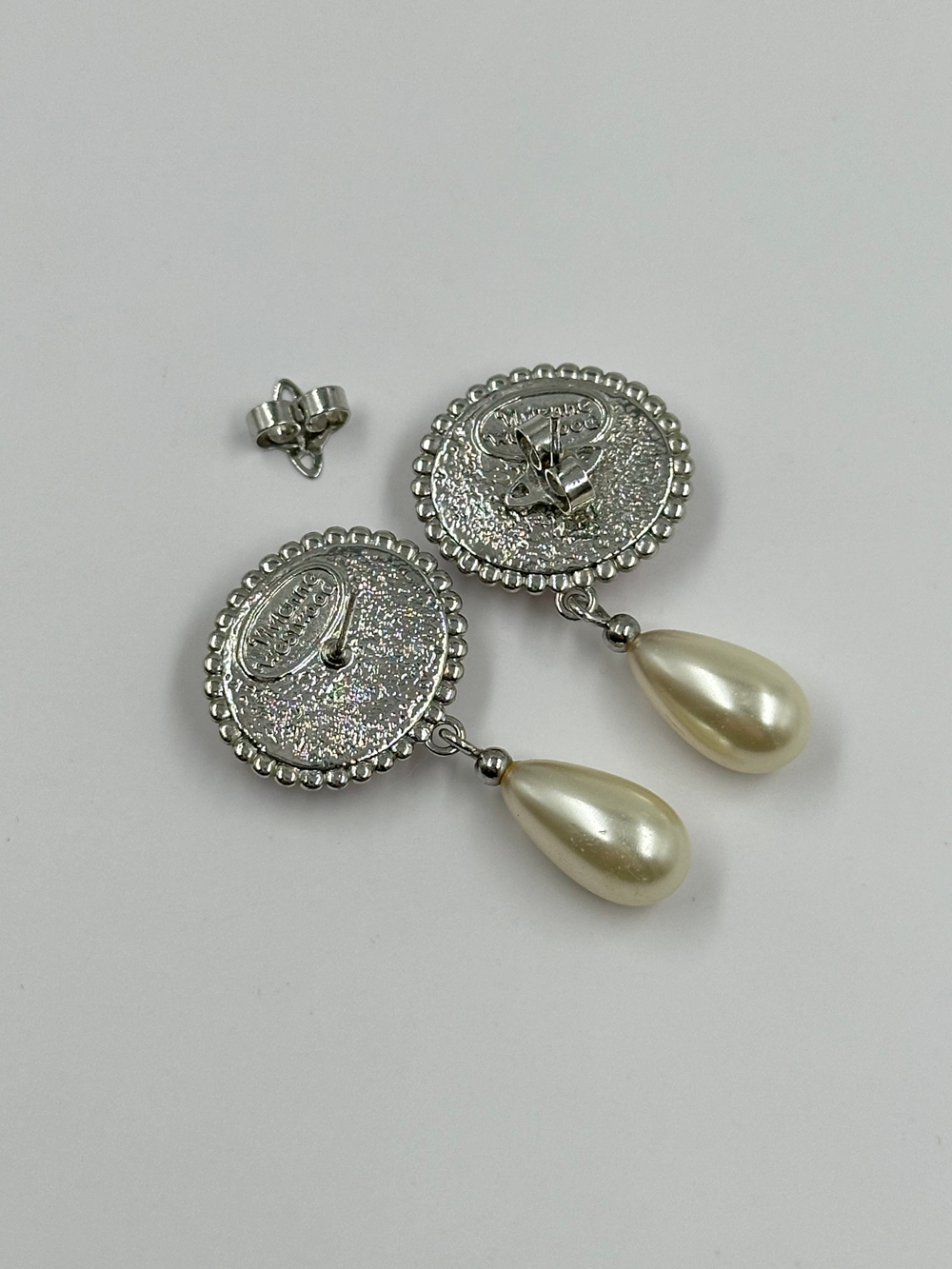 Серьги с красной эмалью и «жемчугом» Vivienne Westwood (только онлайн)