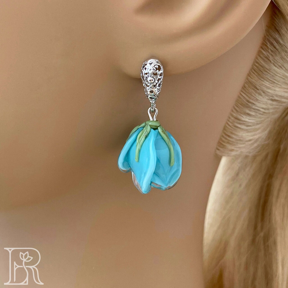 LEFIREL' Серьги серебряные женские "Элайна" с цветами из муранского стекла / ювелирные украшения из родированного серебра 925