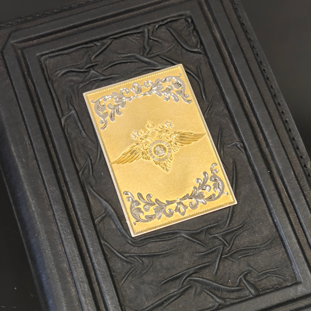 Ежедневник "Герб МВД" (златоустовская гравюра) из натуральной кожи со съемной обложкой в футляре